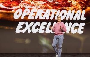 Joe Sieve speaks at the 2025 Papa Johns Franchise Conference